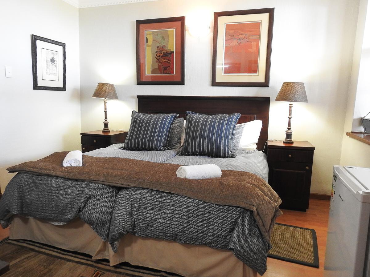 Hotel New Stone Manor à Mossel Bay Extérieur photo